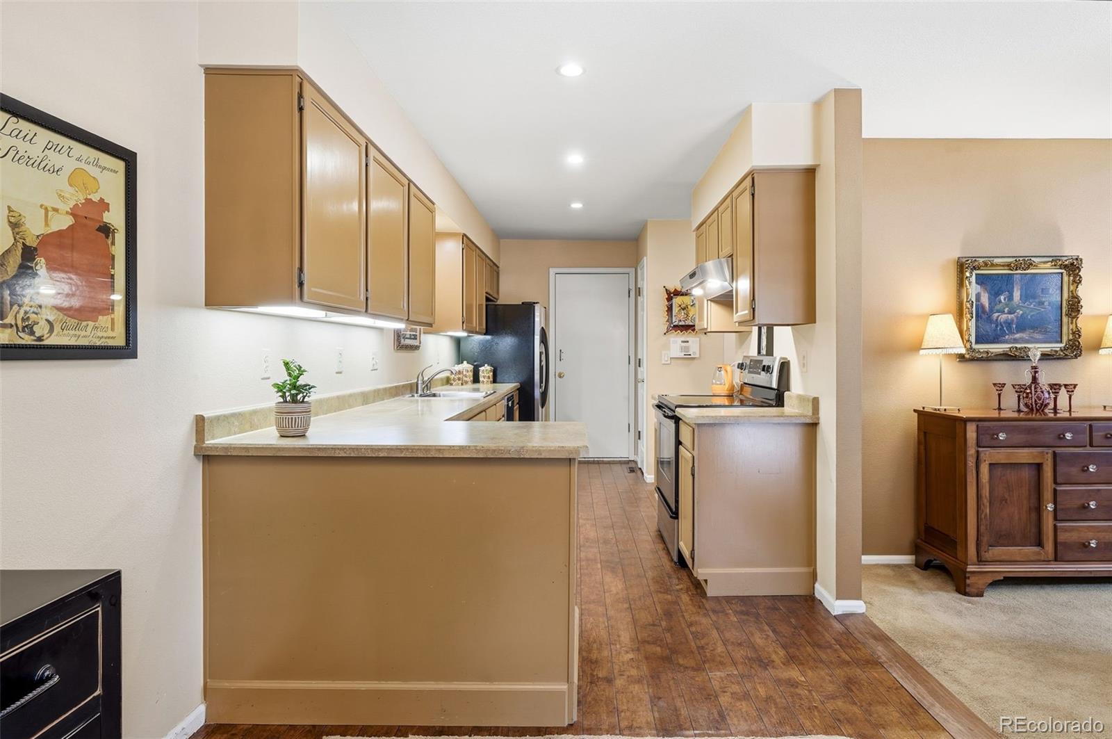 MLS Image #16 for 1570 s roslyn street,denver, Colorado