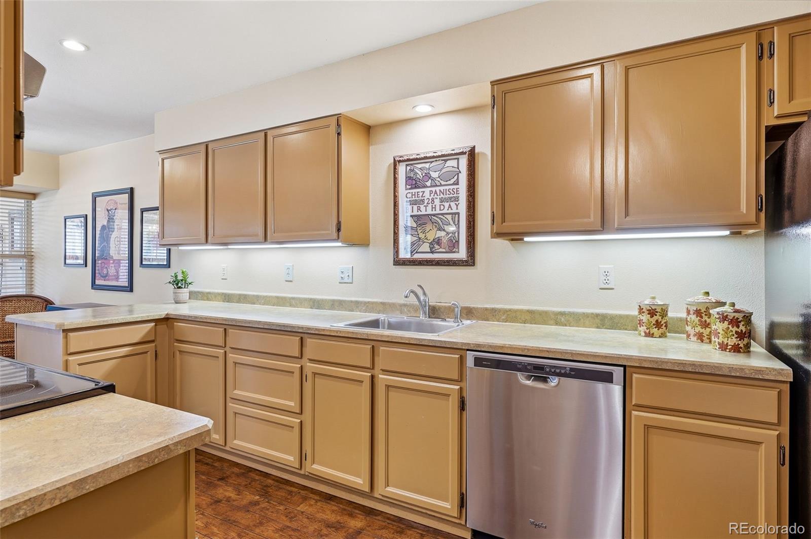 MLS Image #17 for 1570 s roslyn street,denver, Colorado