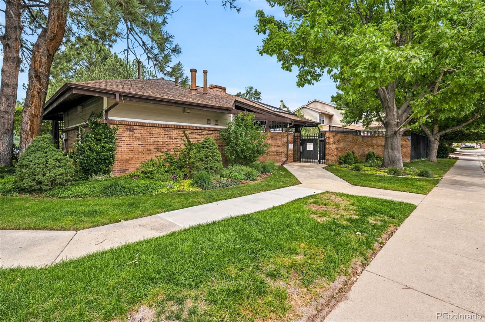 MLS Image #44 for 1570 s roslyn street,denver, Colorado