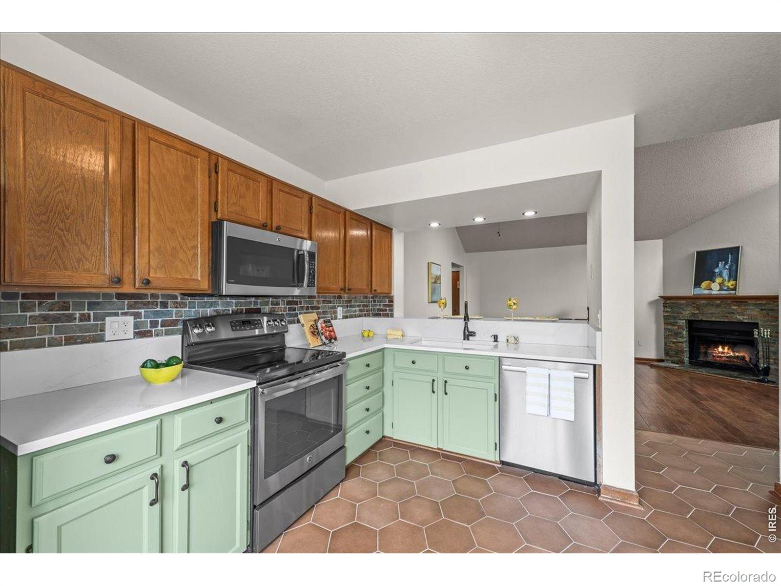 MLS Image #8 for 989 s miller street 204,lakewood, Colorado
