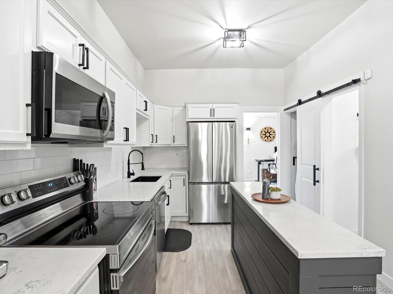 MLS Image #10 for 272 s meade street,denver, Colorado