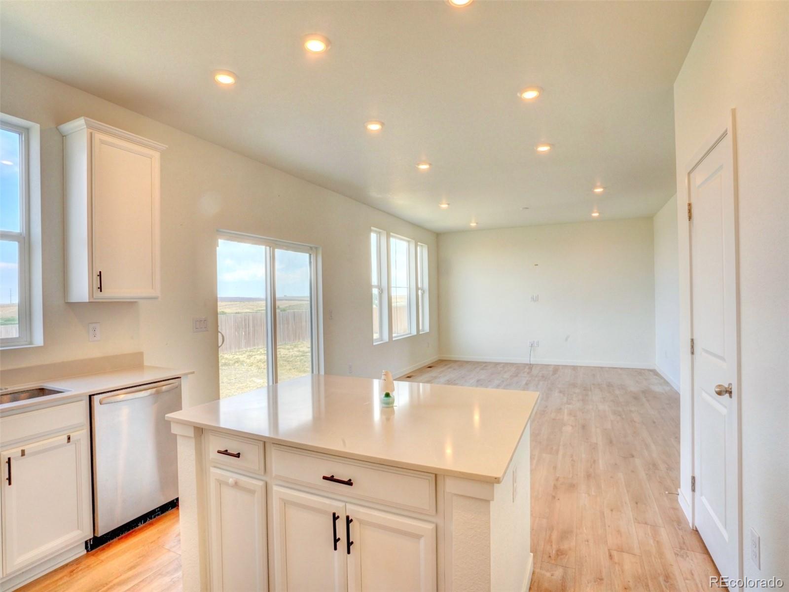 MLS Image #11 for 797  harvard street,johnstown, Colorado