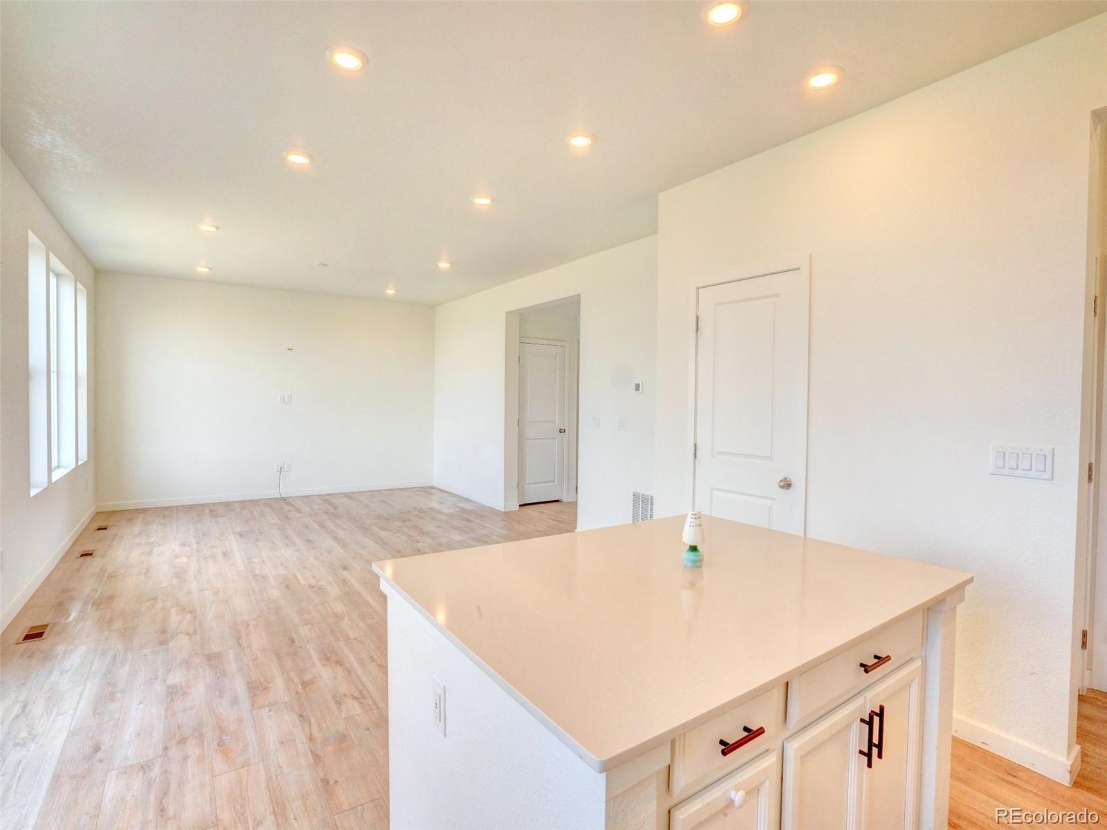 MLS Image #15 for 797  harvard street,johnstown, Colorado