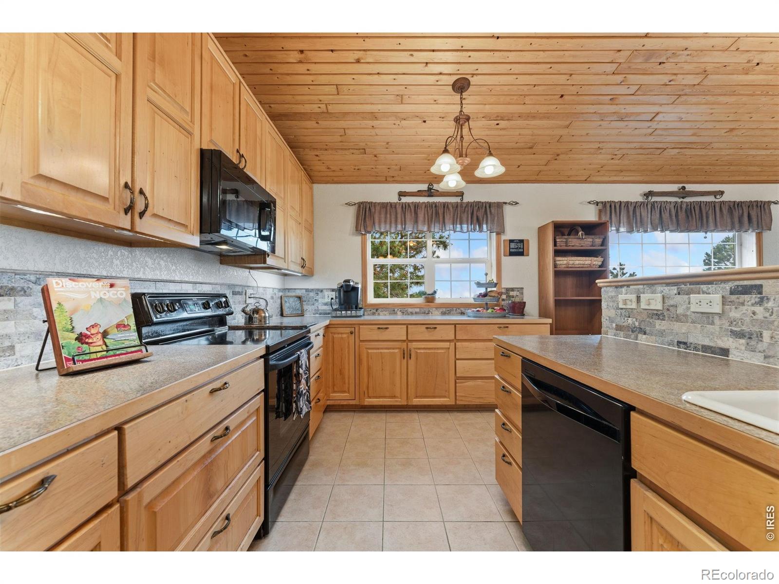 MLS Image #11 for 167  rawah court,livermore, Colorado