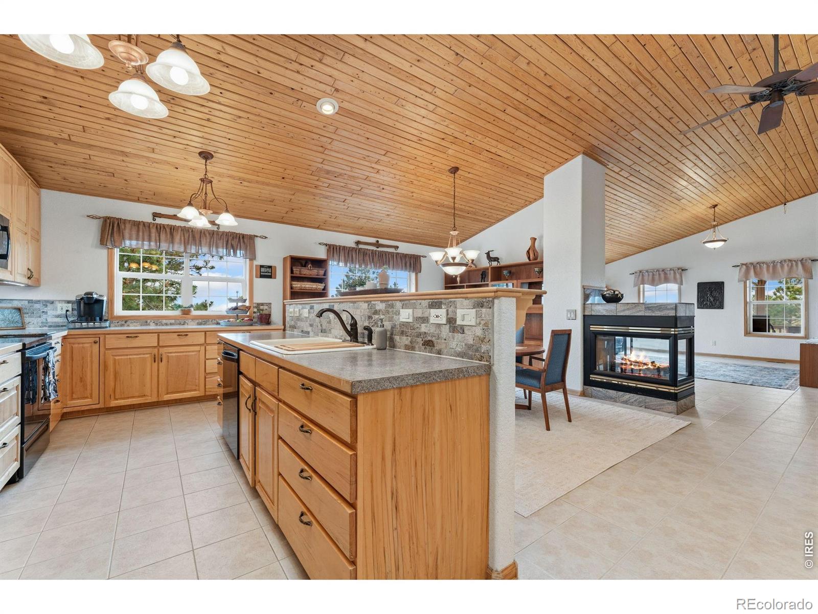 MLS Image #12 for 167  rawah court,livermore, Colorado