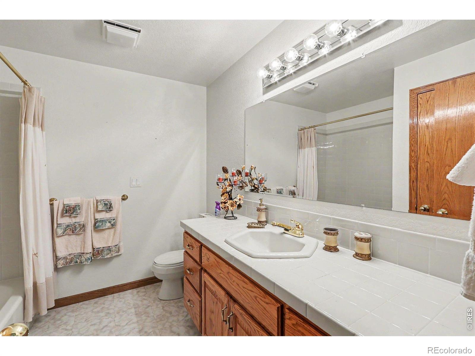 MLS Image #26 for 2010  46th avenue,greeley, Colorado