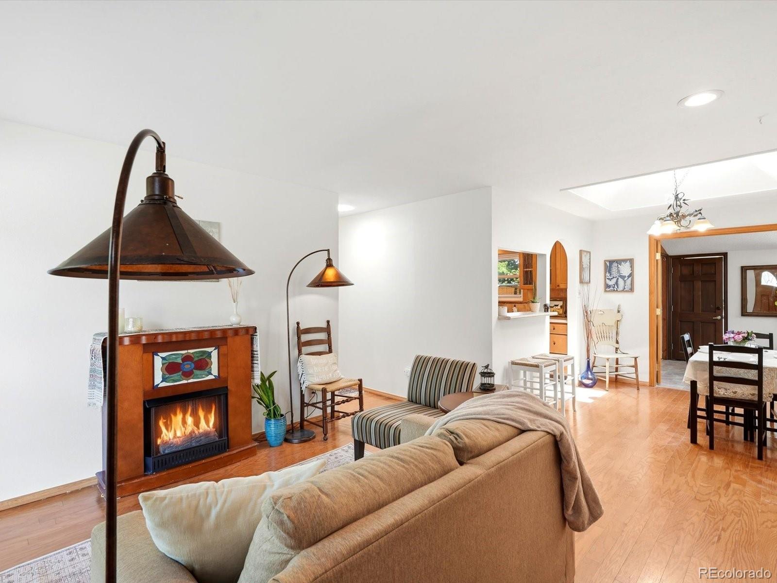 MLS Image #3 for 1440 s hudson street,denver, Colorado