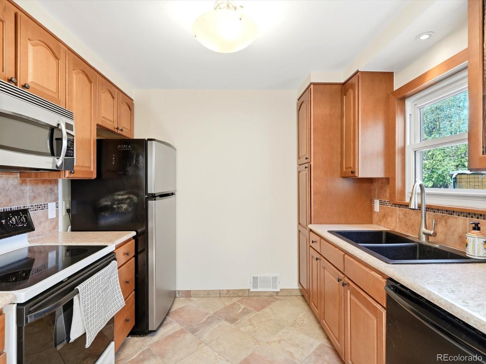 MLS Image #9 for 1440 s hudson street,denver, Colorado
