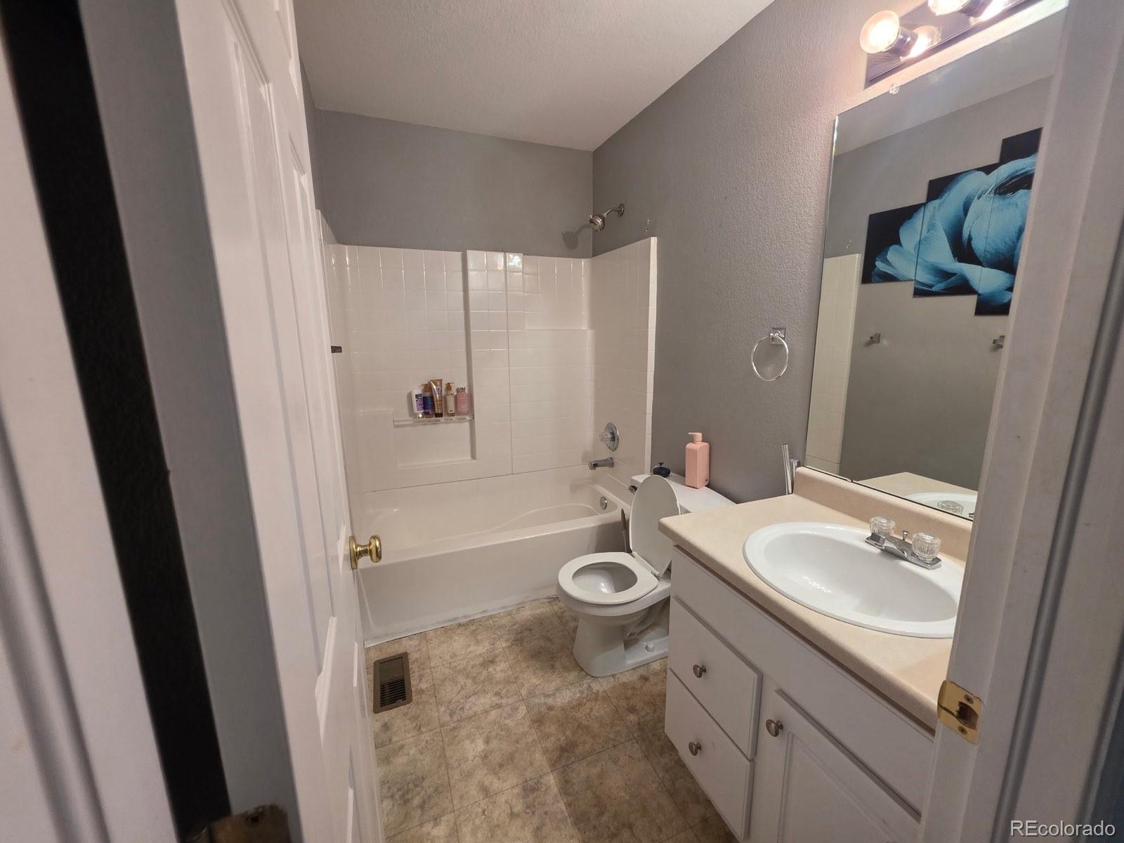 MLS Image #8 for 16556 e phillips lane,englewood, Colorado