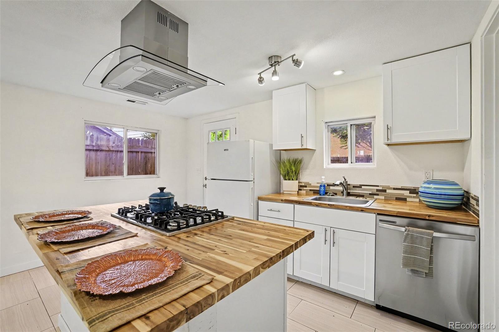 MLS Image #2 for 1237  dayton street,aurora, Colorado