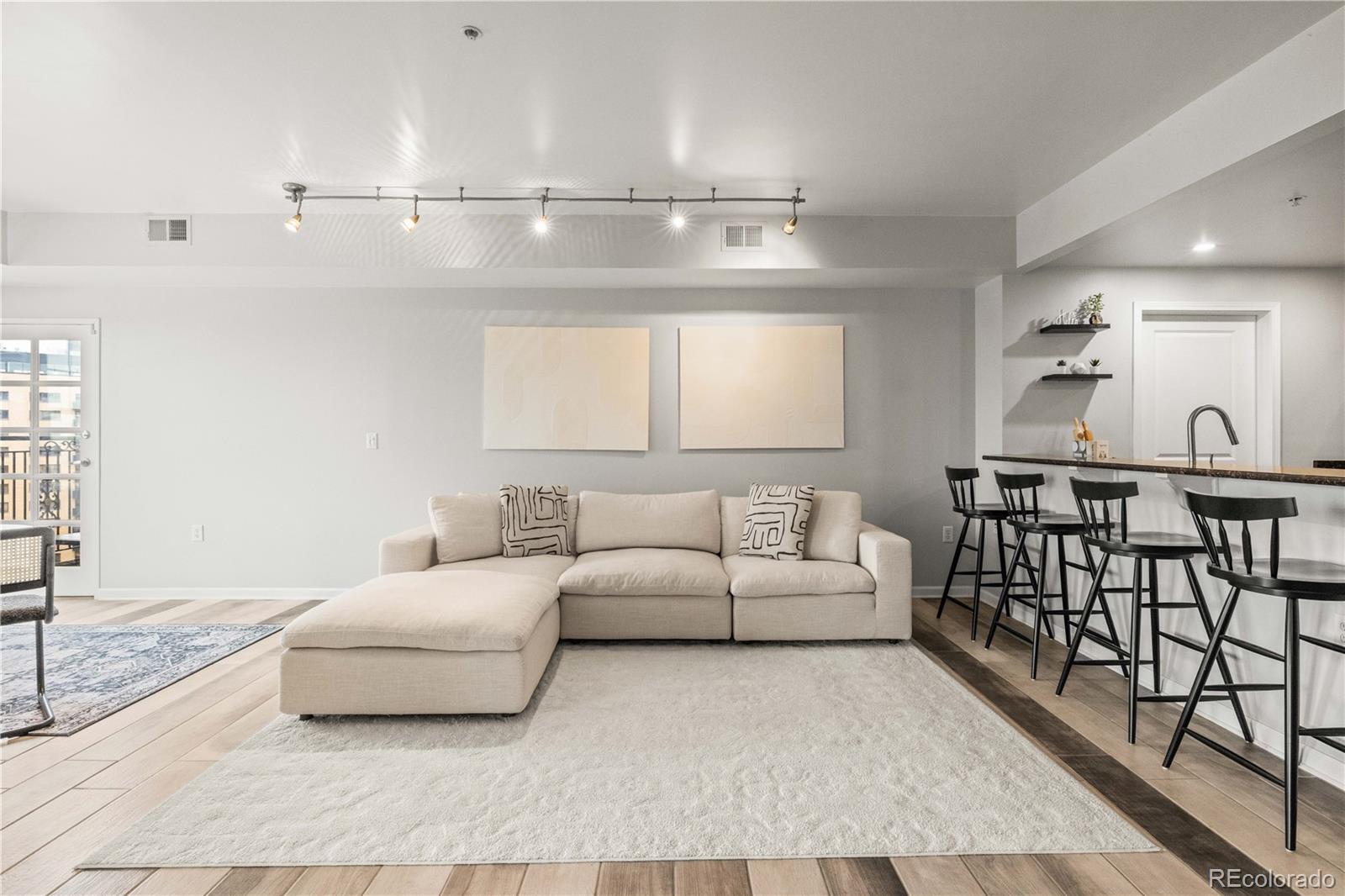 MLS Image #10 for 975 n lincoln street,denver, Colorado