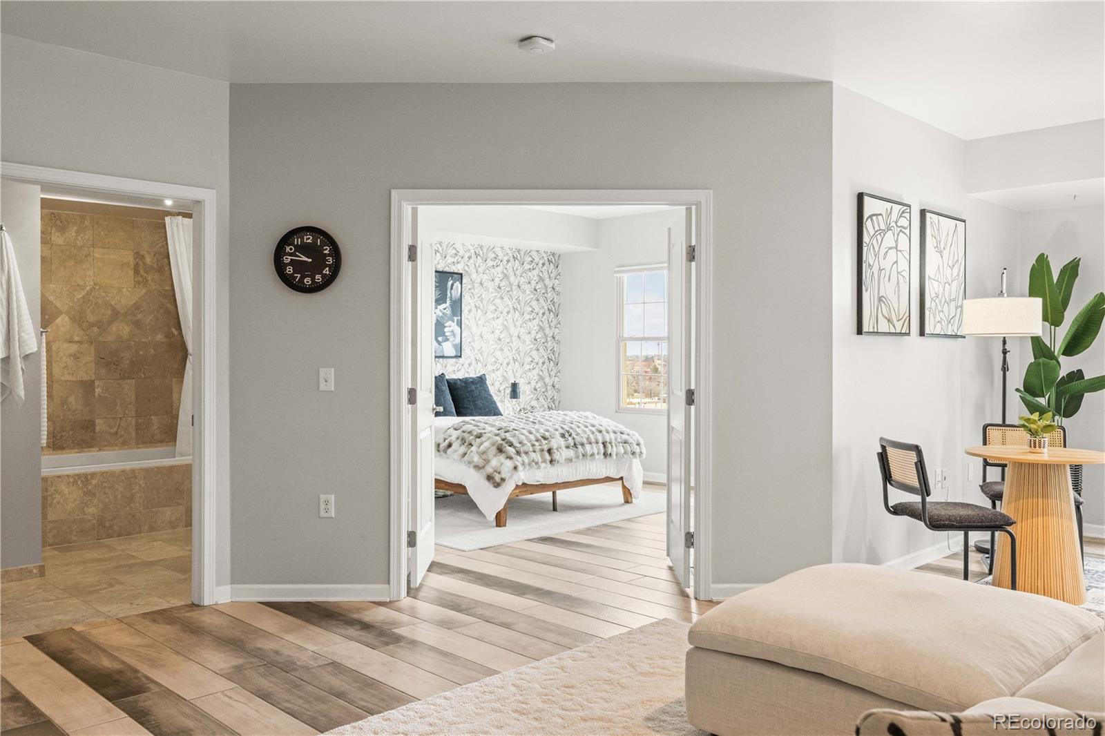 MLS Image #13 for 975 n lincoln street,denver, Colorado