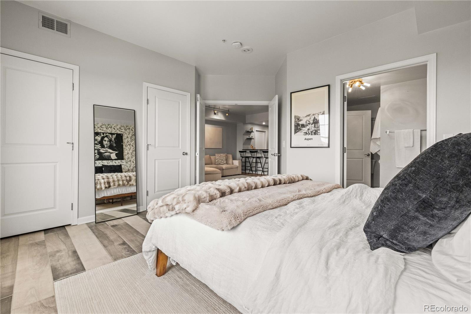 MLS Image #18 for 975 n lincoln street,denver, Colorado