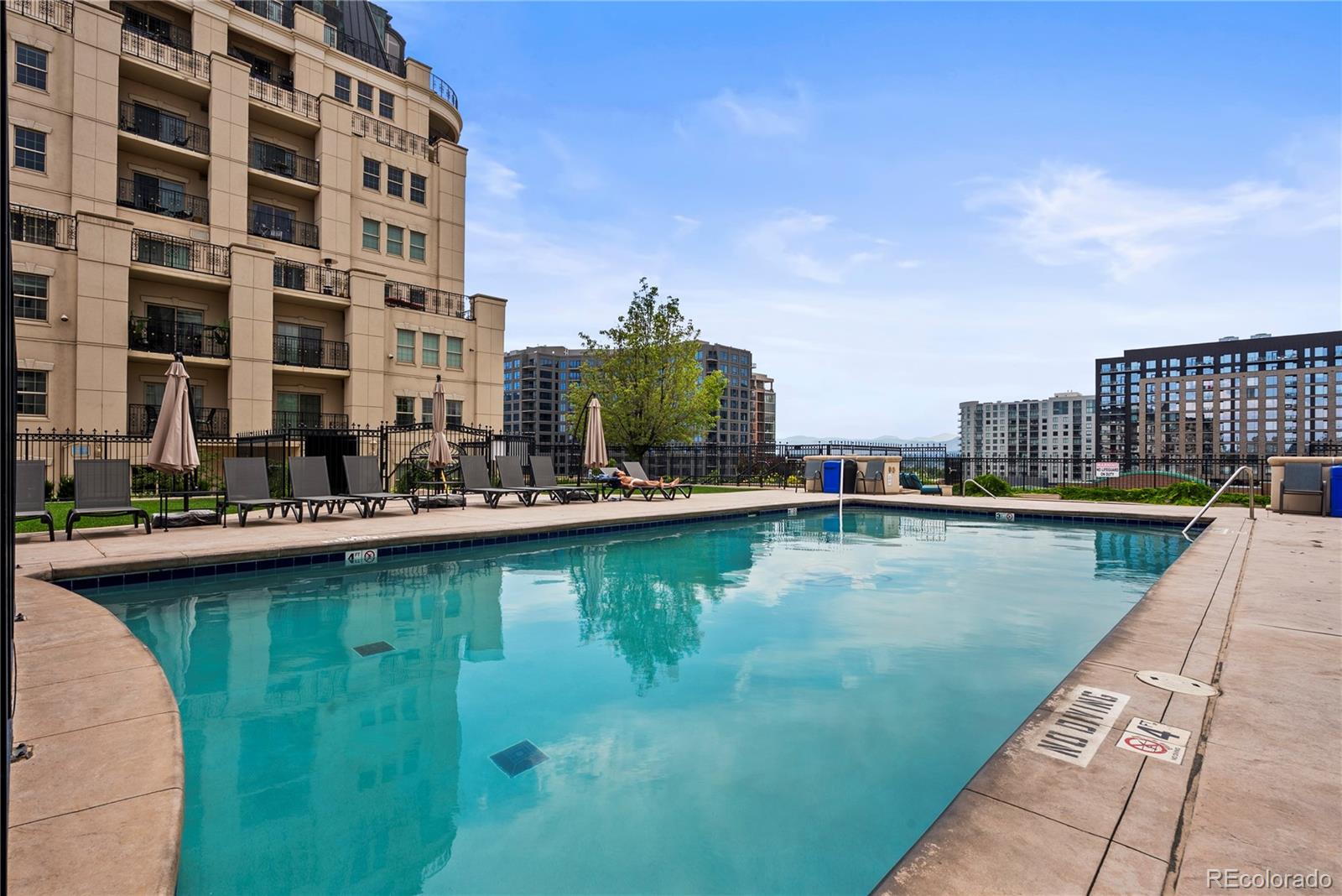 MLS Image #2 for 975 n lincoln street,denver, Colorado