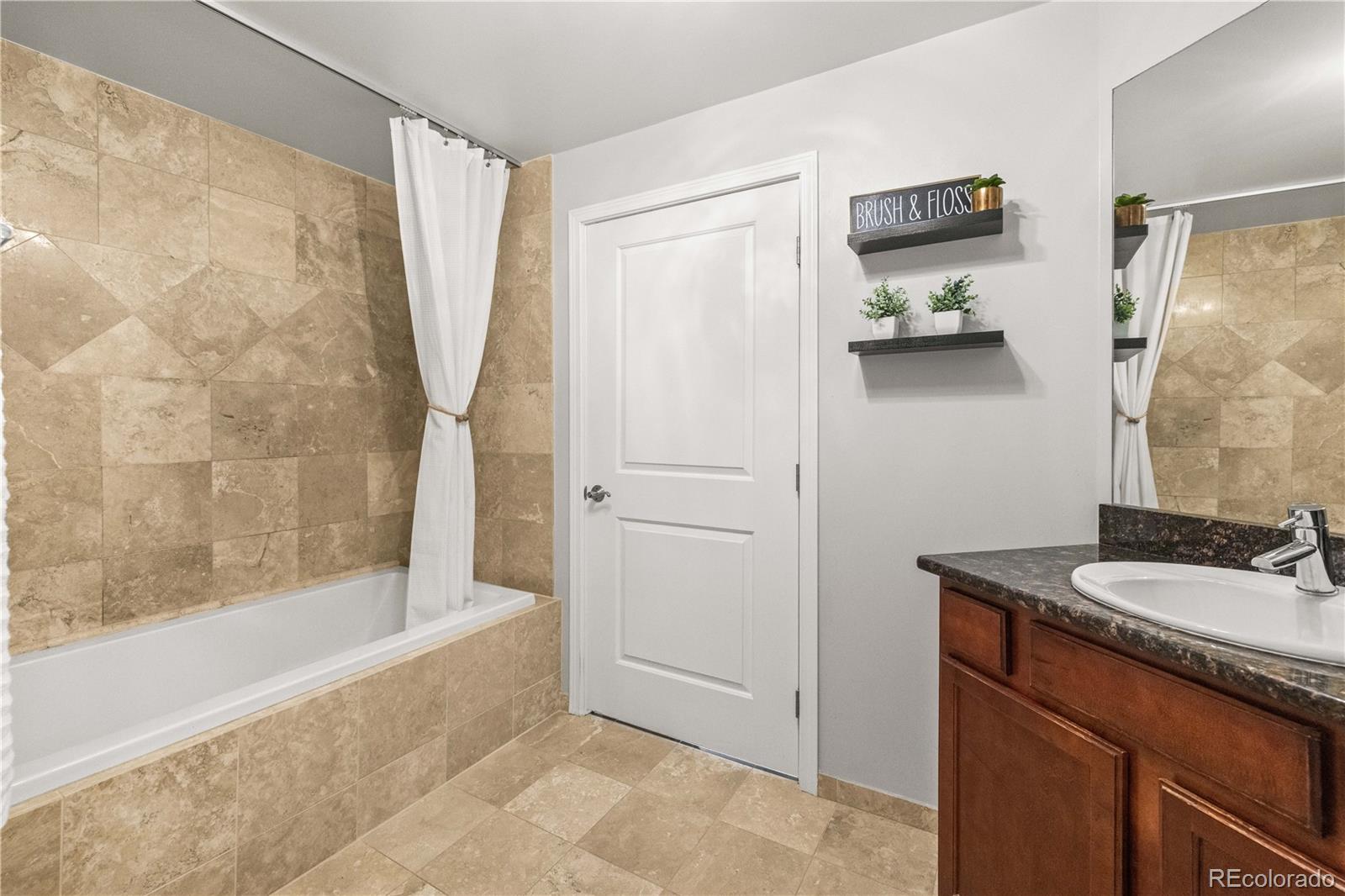 MLS Image #20 for 975 n lincoln street,denver, Colorado