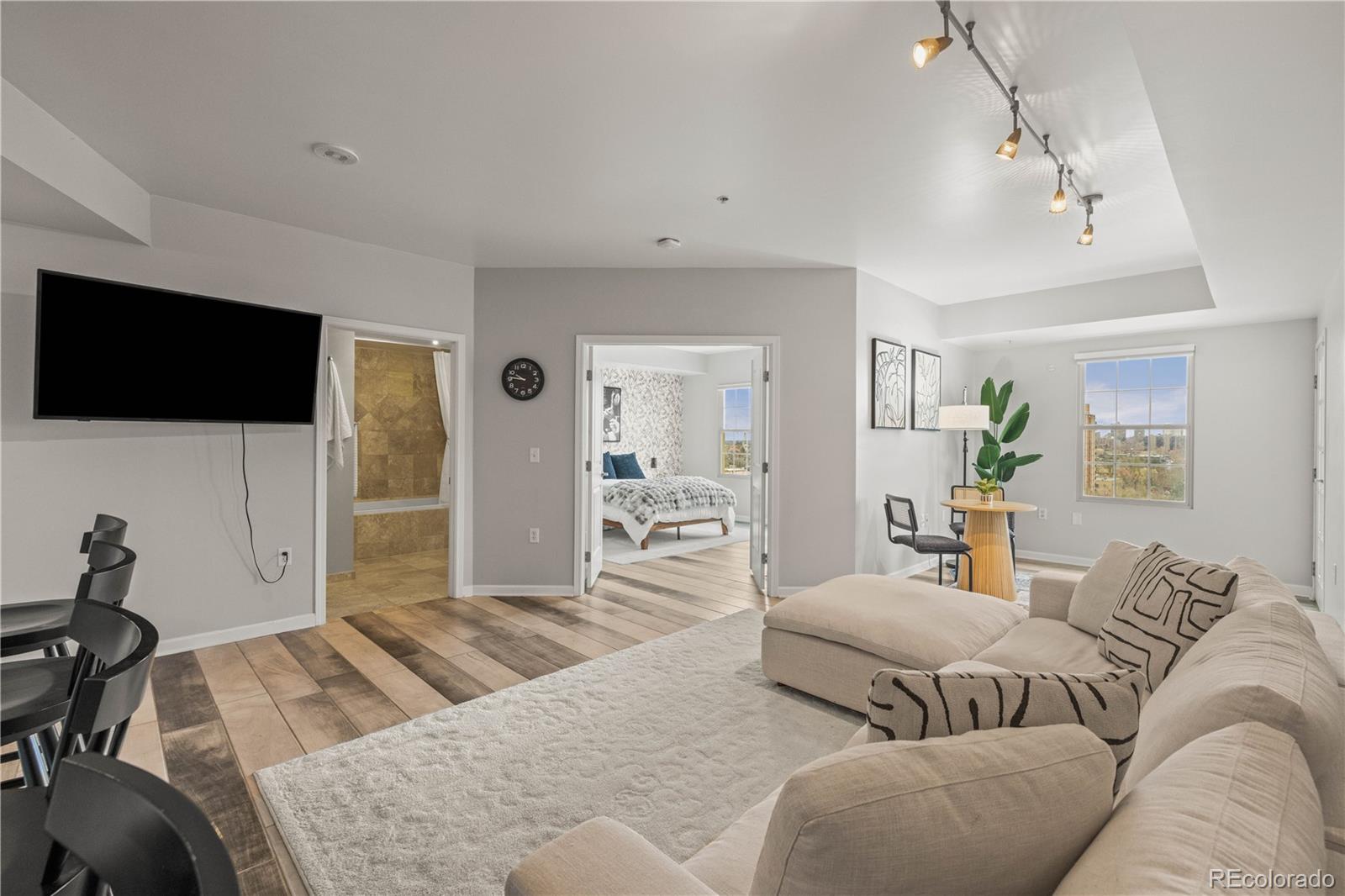 MLS Image #22 for 975 n lincoln street,denver, Colorado