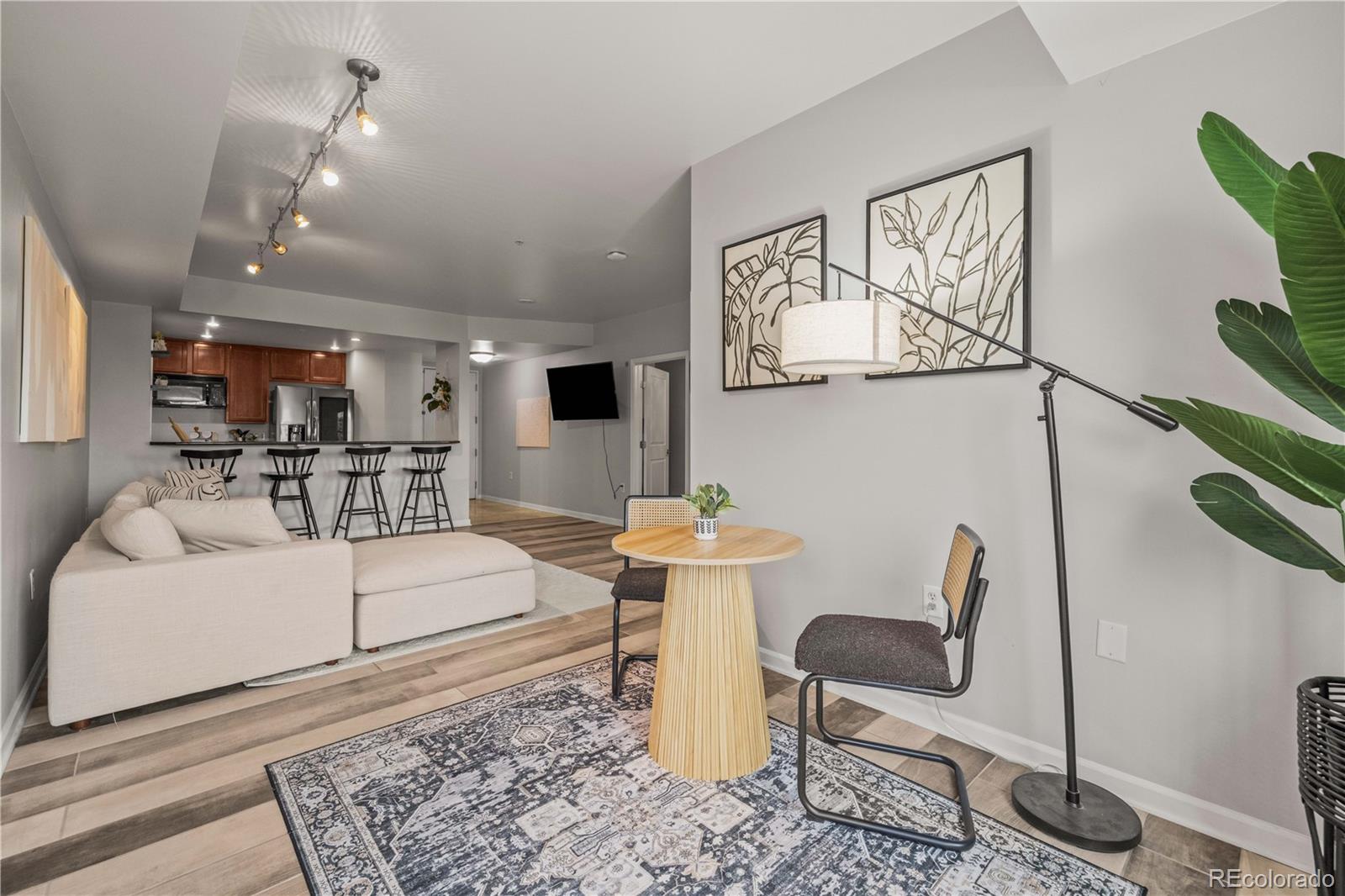 MLS Image #23 for 975 n lincoln street,denver, Colorado
