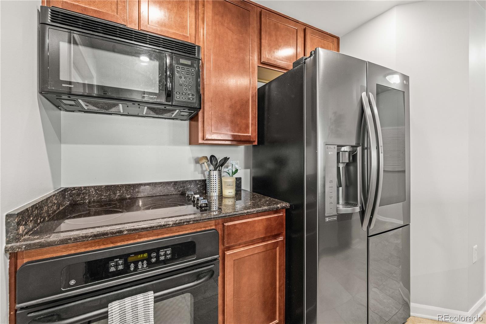 MLS Image #7 for 975 n lincoln street,denver, Colorado