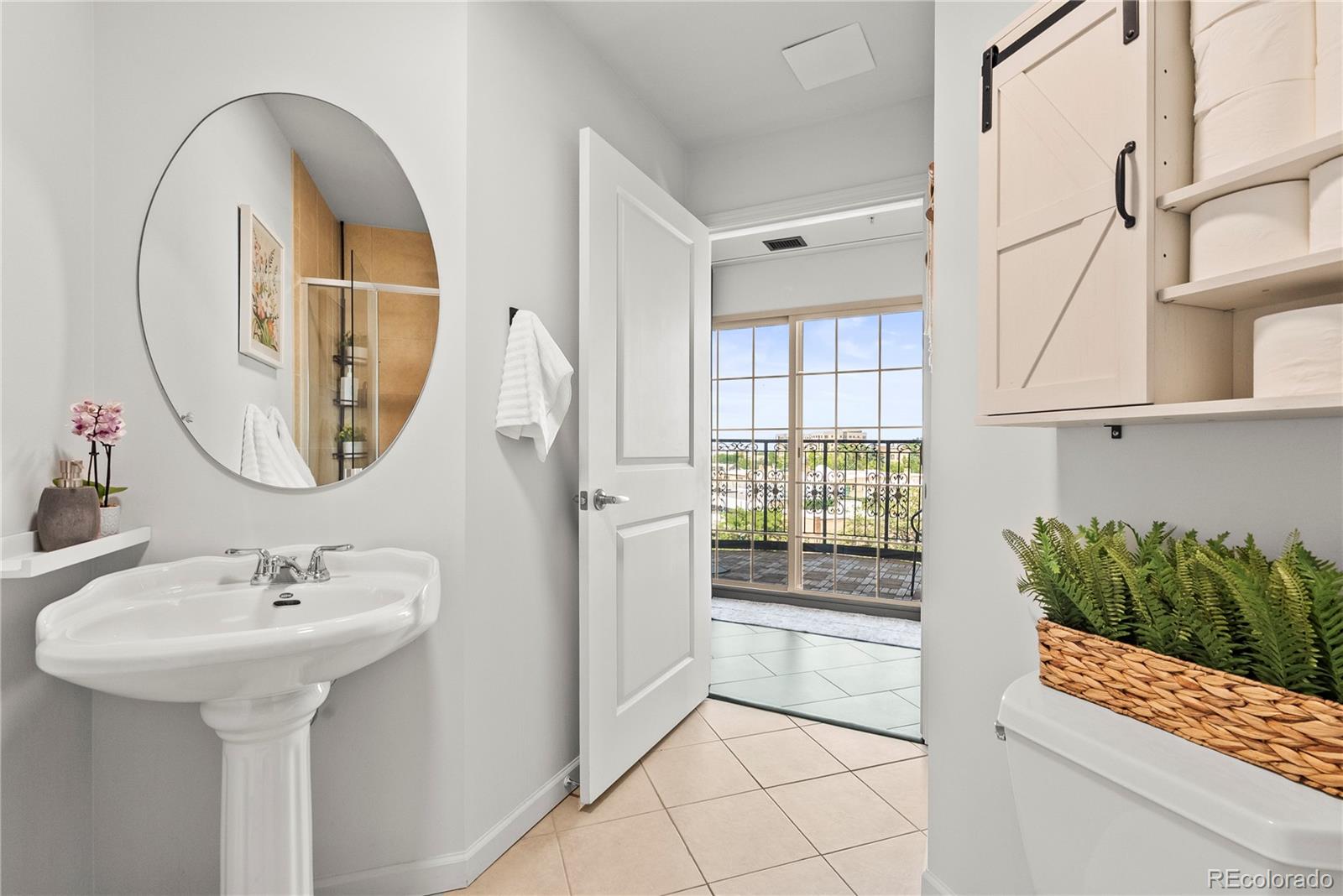 MLS Image #15 for 976 n lincoln street 6g,denver, Colorado
