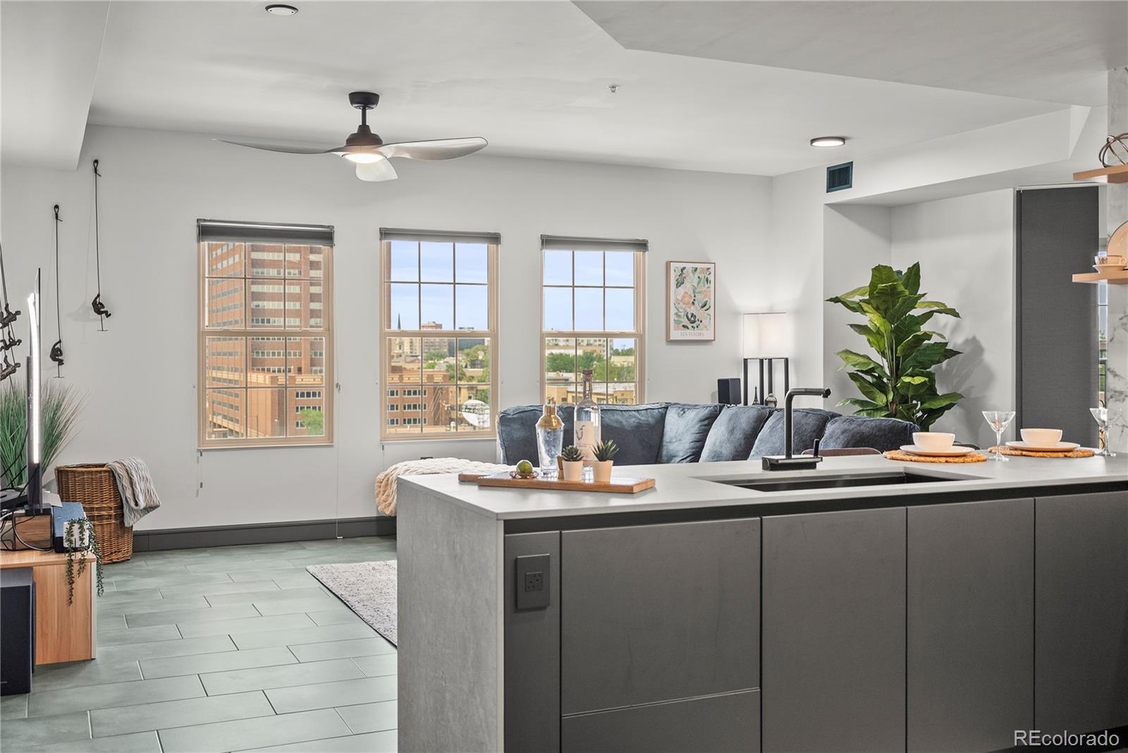 MLS Image #2 for 976 n lincoln street 6g,denver, Colorado
