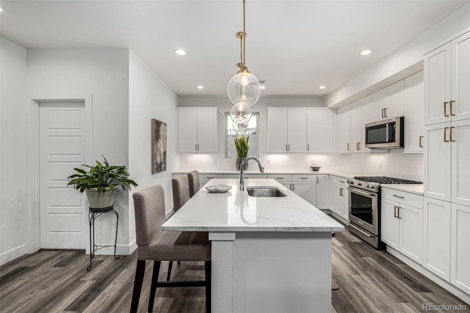 MLS Image #14 for 6820 e lowry boulevard,denver, Colorado