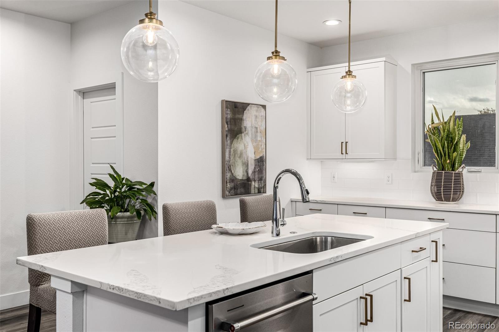 MLS Image #15 for 6820 e lowry boulevard,denver, Colorado