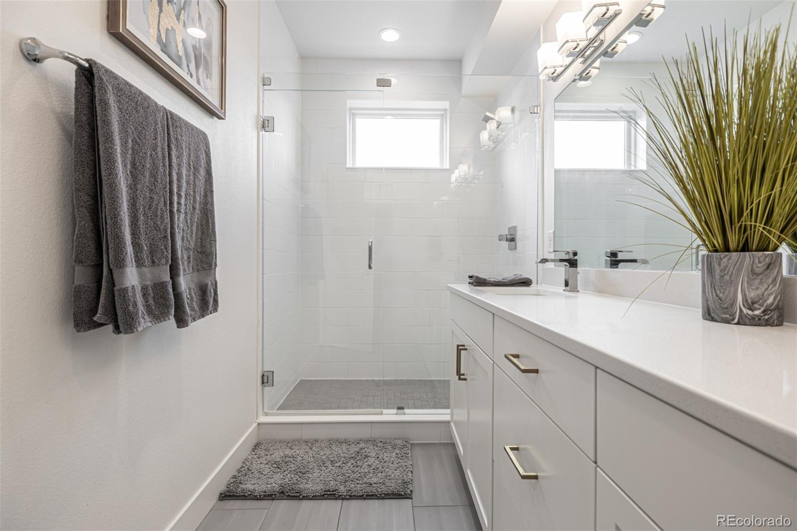 MLS Image #23 for 6820 e lowry boulevard,denver, Colorado