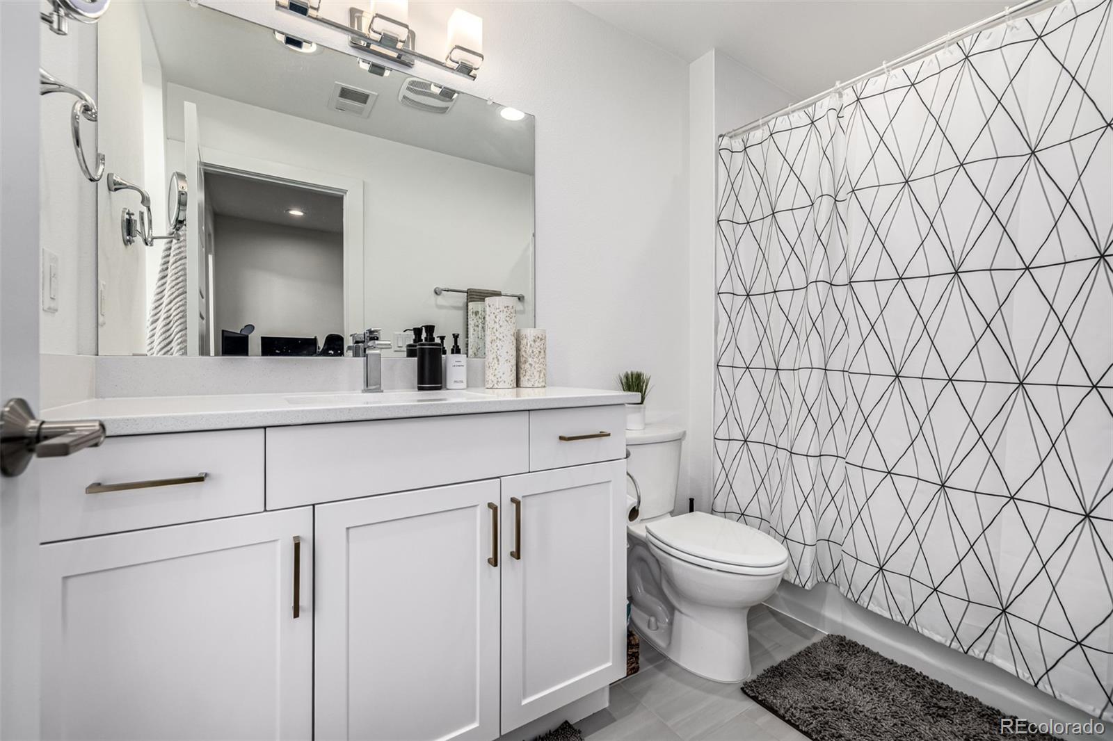 MLS Image #26 for 6820 e lowry boulevard,denver, Colorado