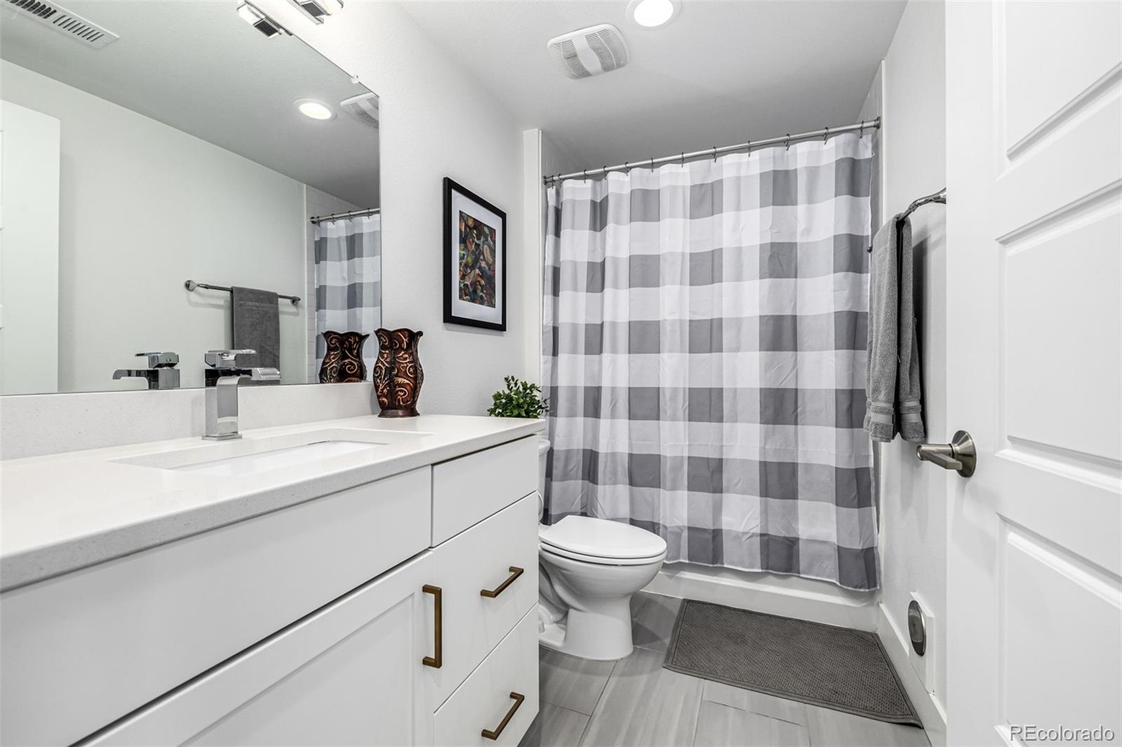 MLS Image #29 for 6820 e lowry boulevard,denver, Colorado