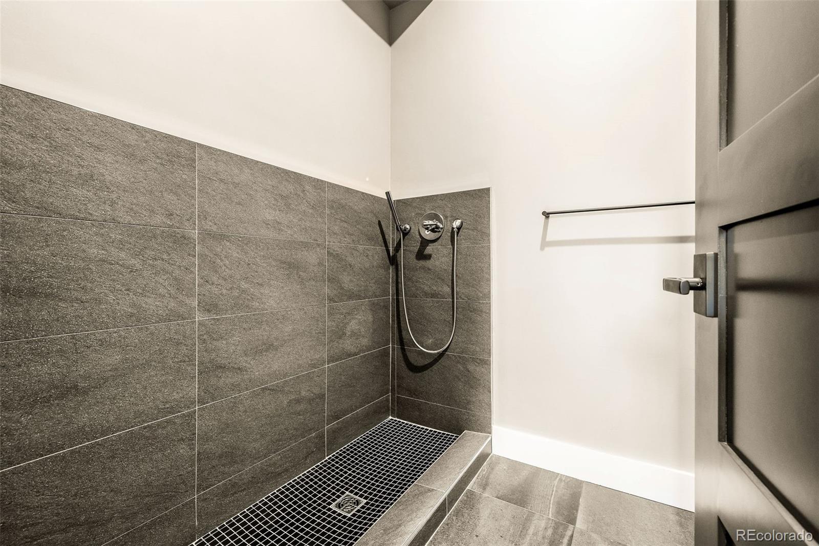 MLS Image #11 for 2401 s fillmore street,denver, Colorado