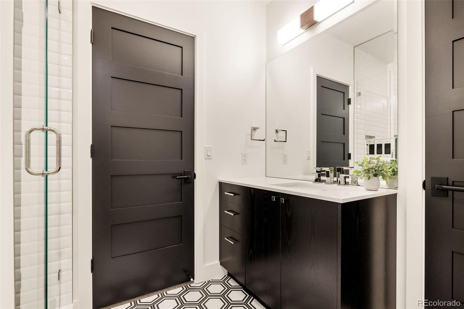 MLS Image #28 for 2401 s fillmore street,denver, Colorado