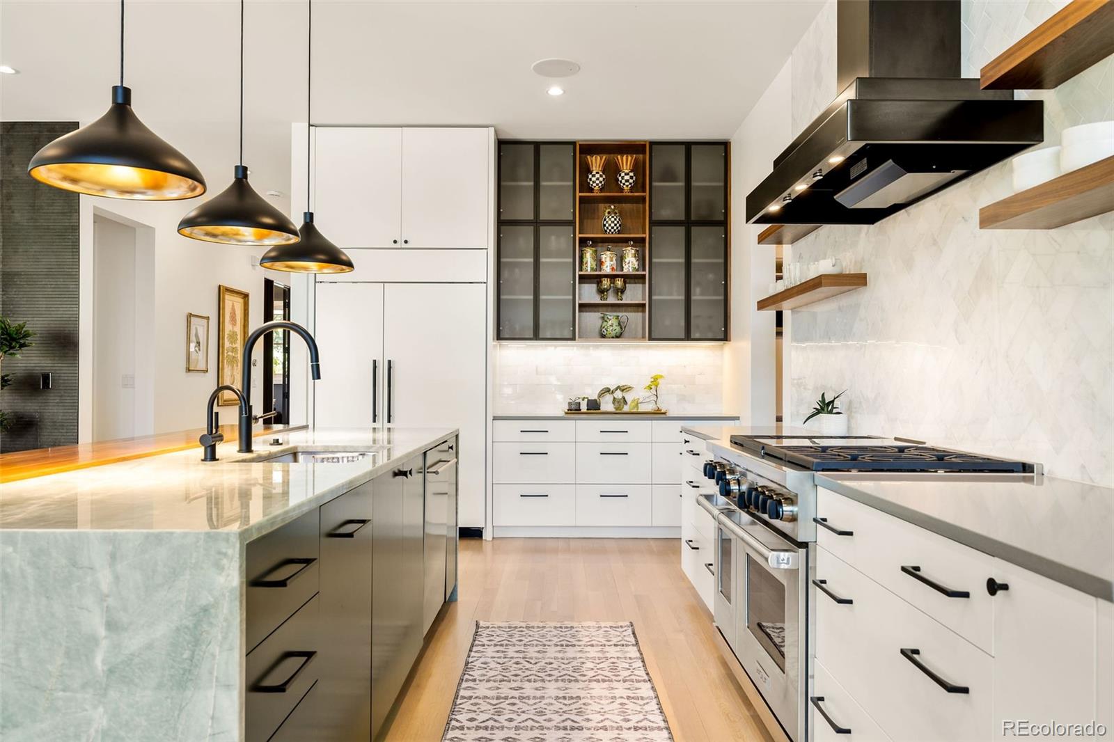 MLS Image #6 for 2401 s fillmore street,denver, Colorado