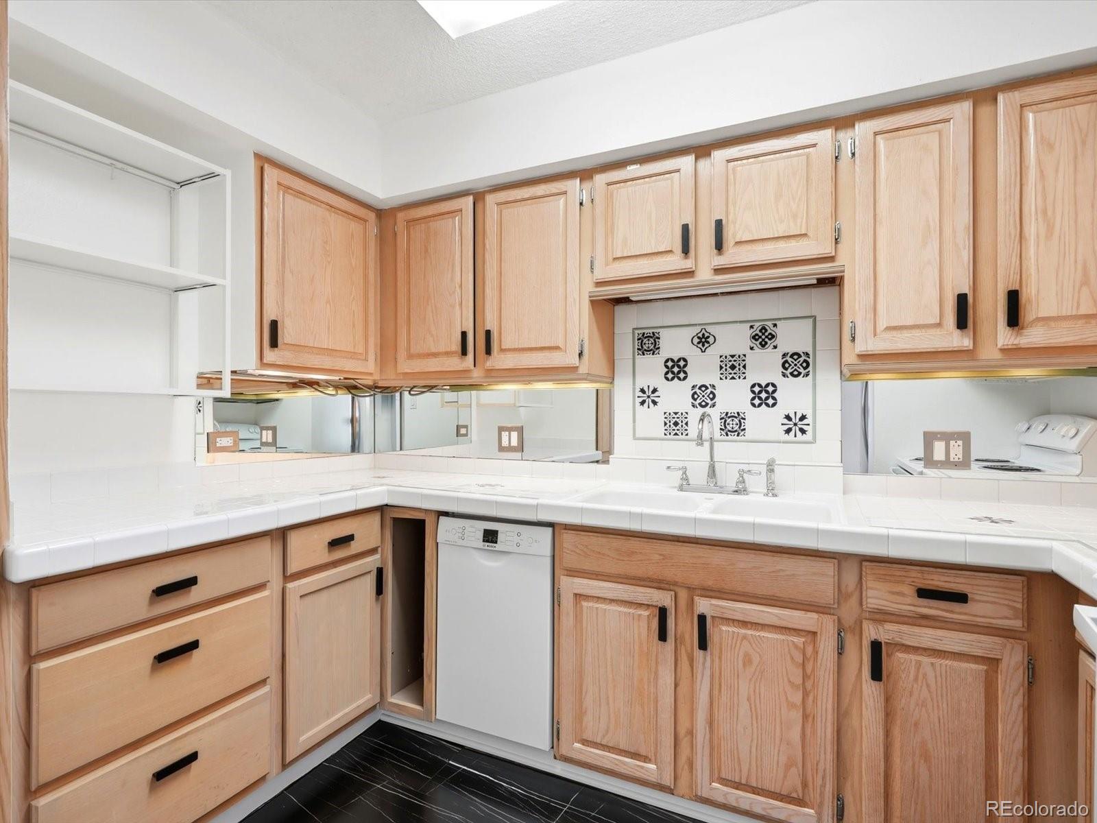 MLS Image #11 for 1020  15th street,denver, Colorado