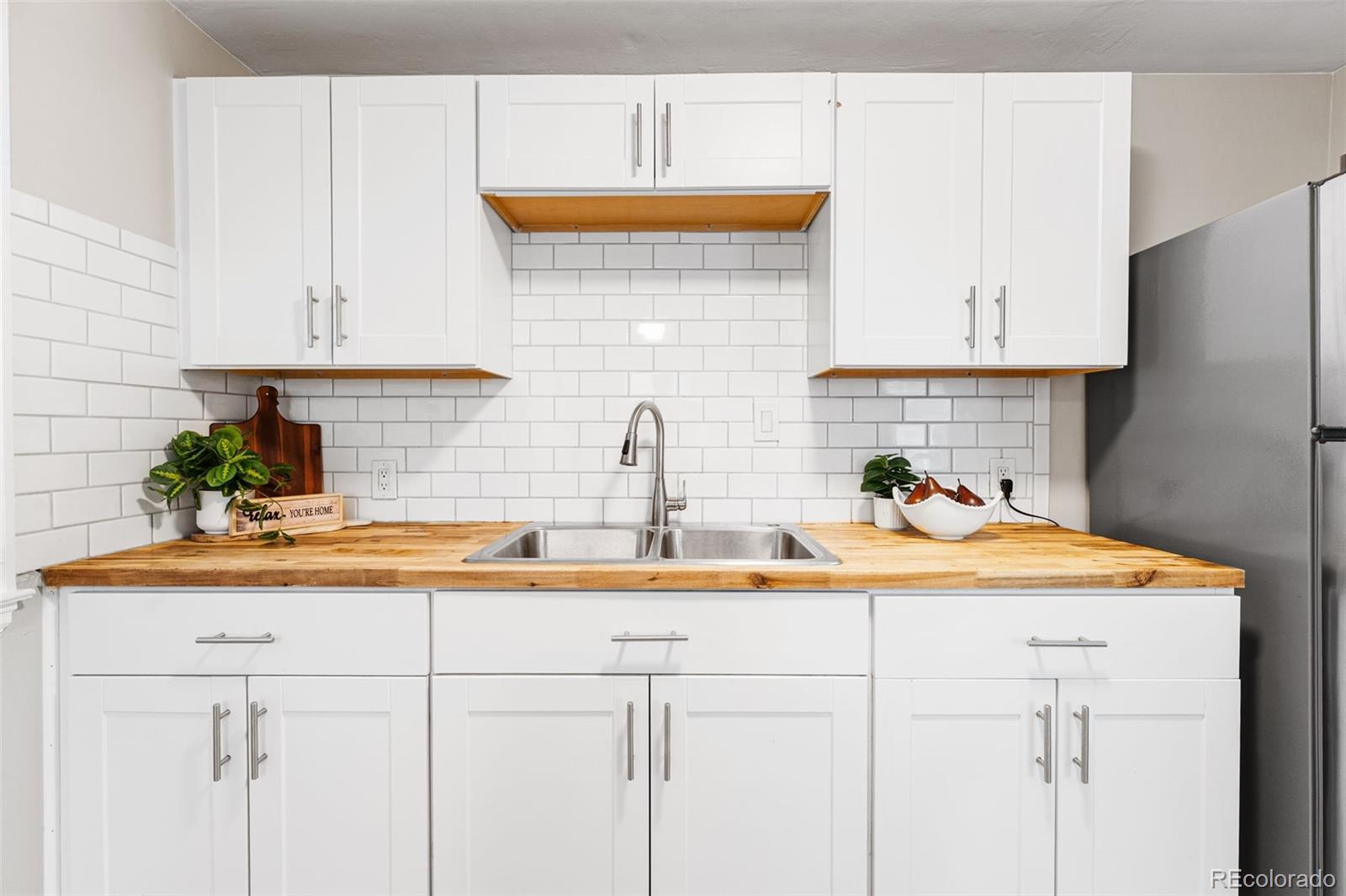 MLS Image #11 for 965 s eliot street,denver, Colorado