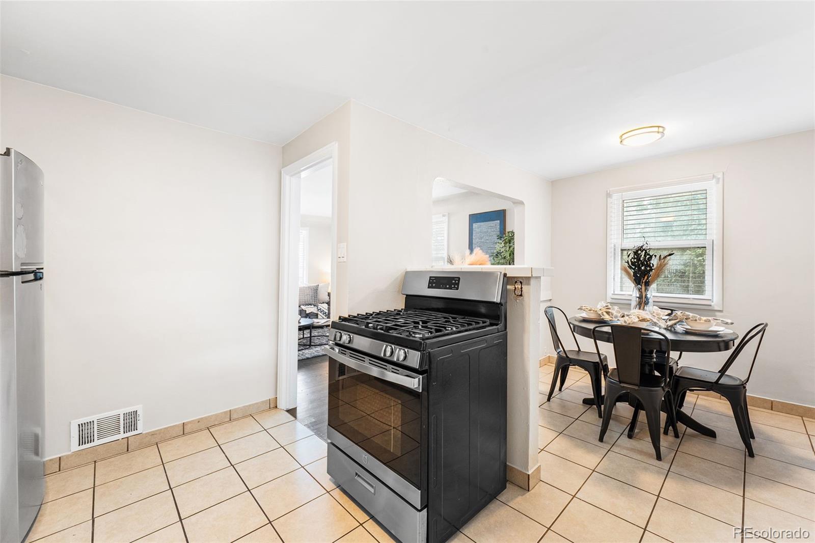 MLS Image #12 for 965 s eliot street,denver, Colorado
