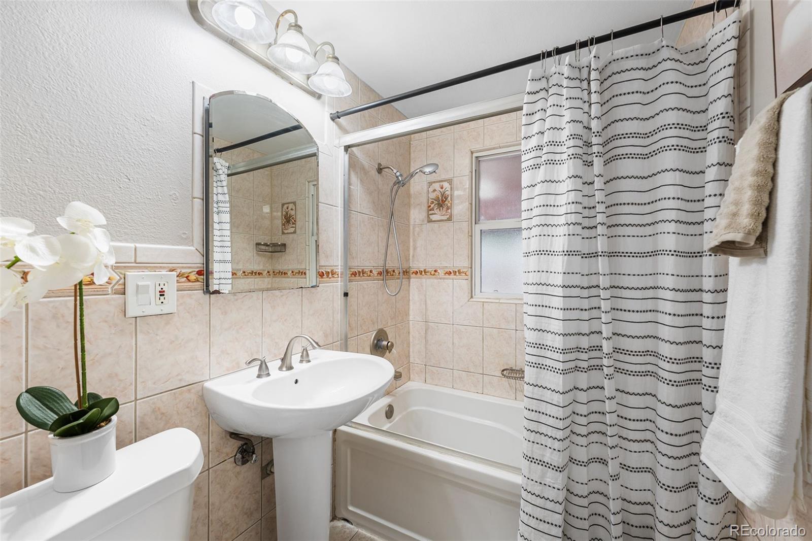 MLS Image #20 for 965 s eliot street,denver, Colorado