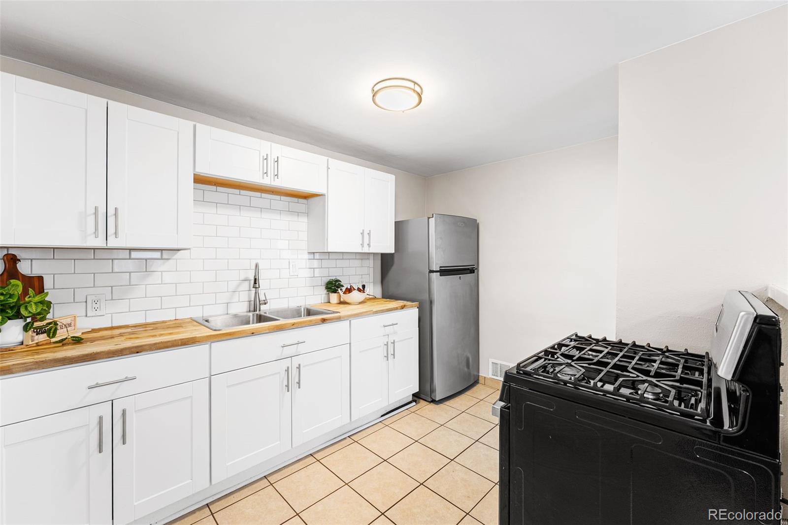 MLS Image #8 for 965 s eliot street,denver, Colorado