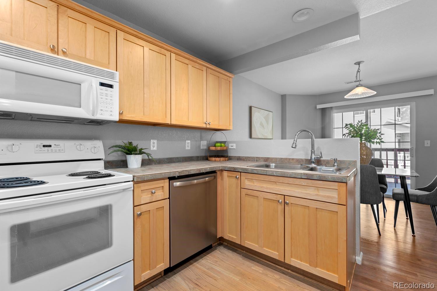 MLS Image #10 for 8019 s kittredge court,englewood, Colorado