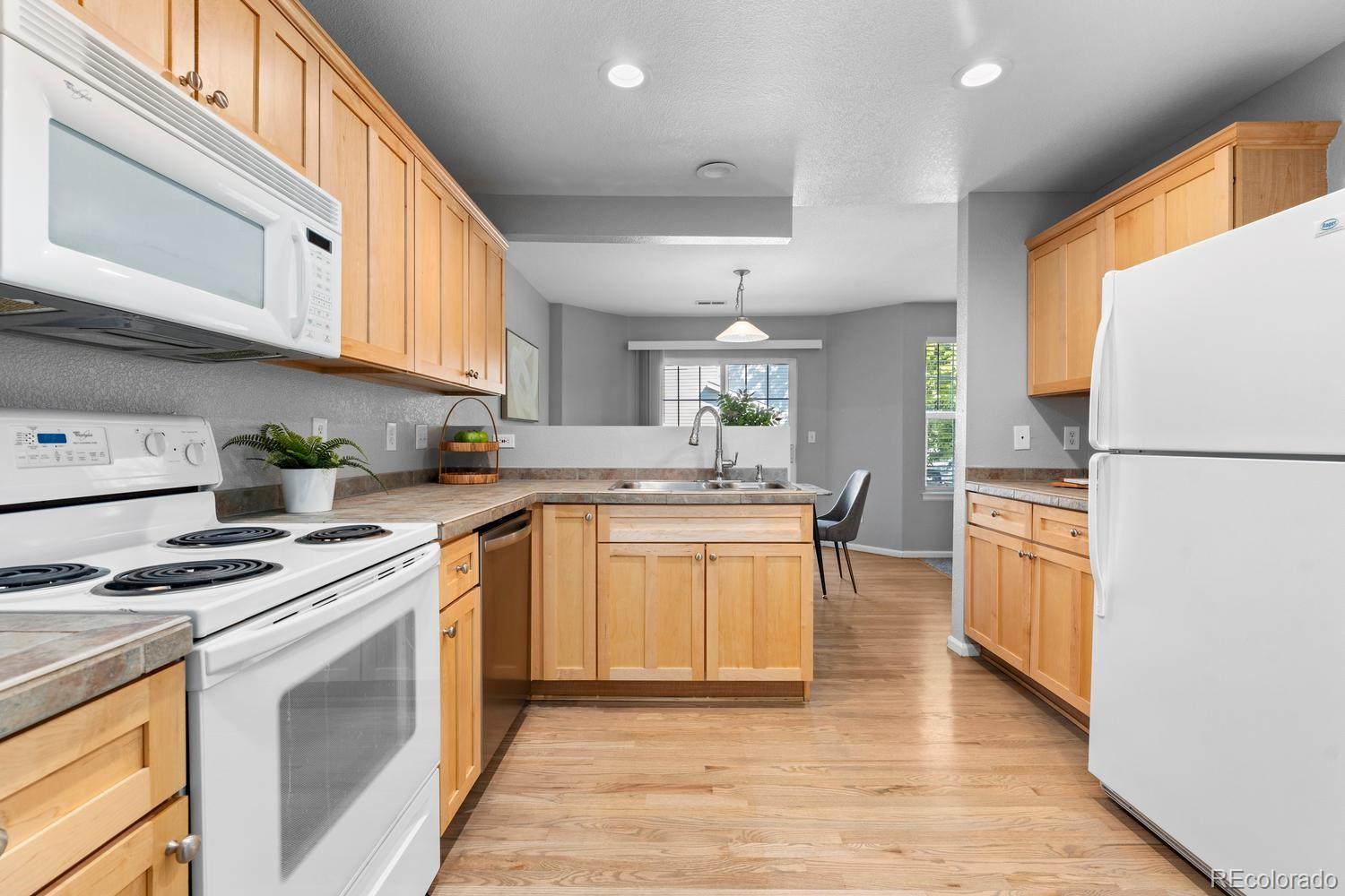 MLS Image #12 for 8019 s kittredge court,englewood, Colorado