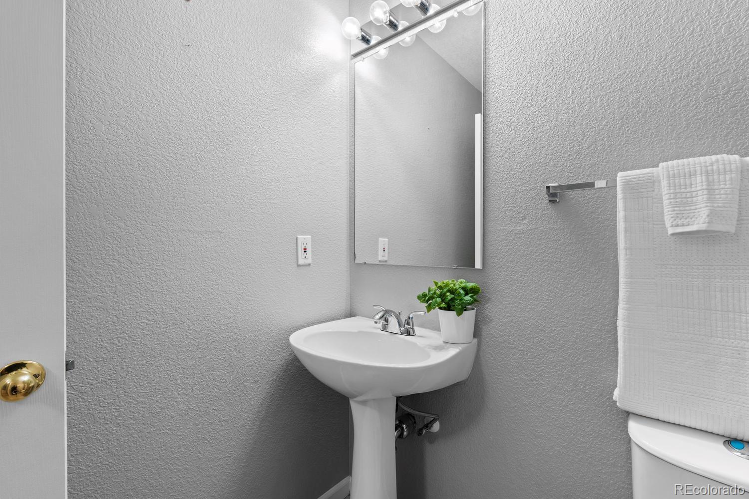 MLS Image #13 for 8019 s kittredge court,englewood, Colorado