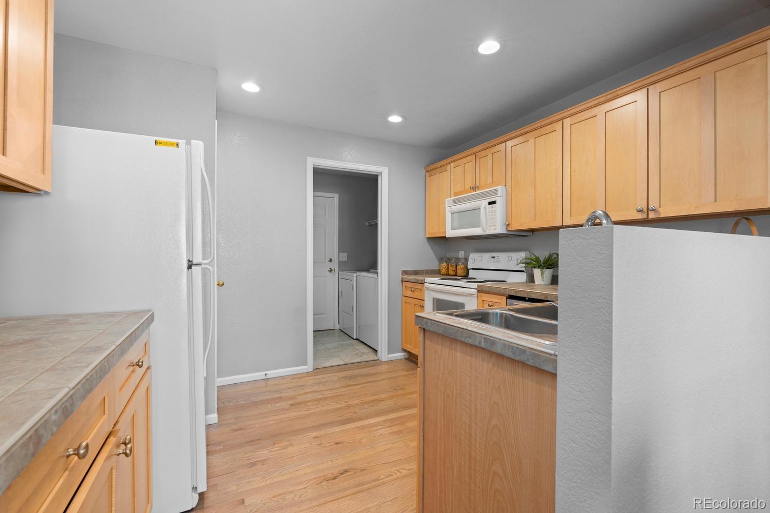 MLS Image #8 for 8019 s kittredge court,englewood, Colorado