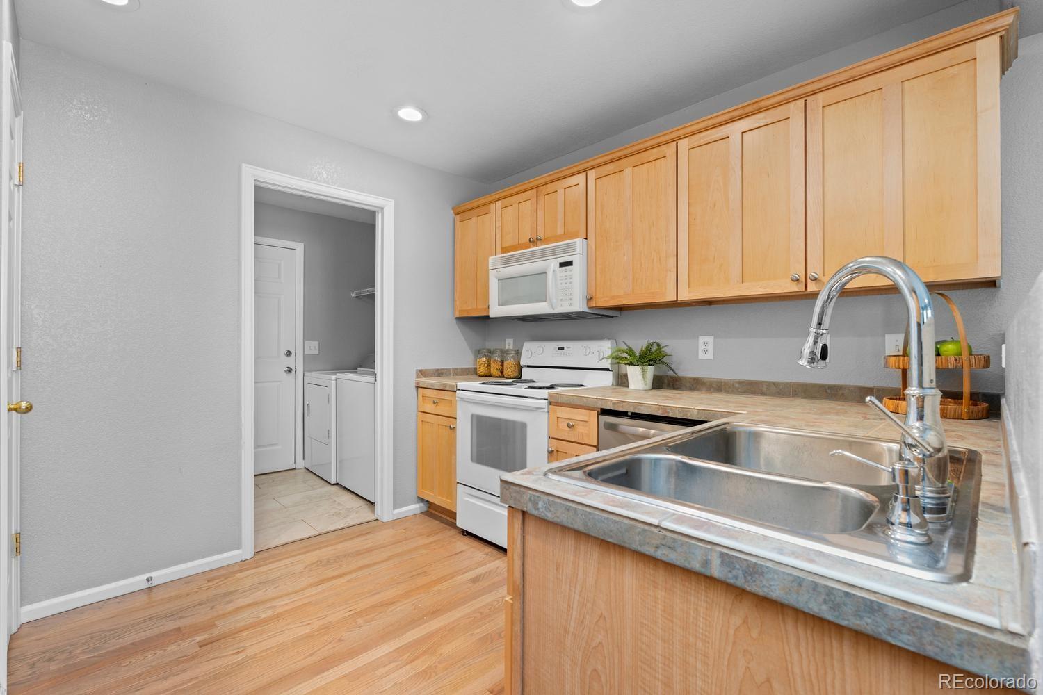 MLS Image #9 for 8019 s kittredge court,englewood, Colorado