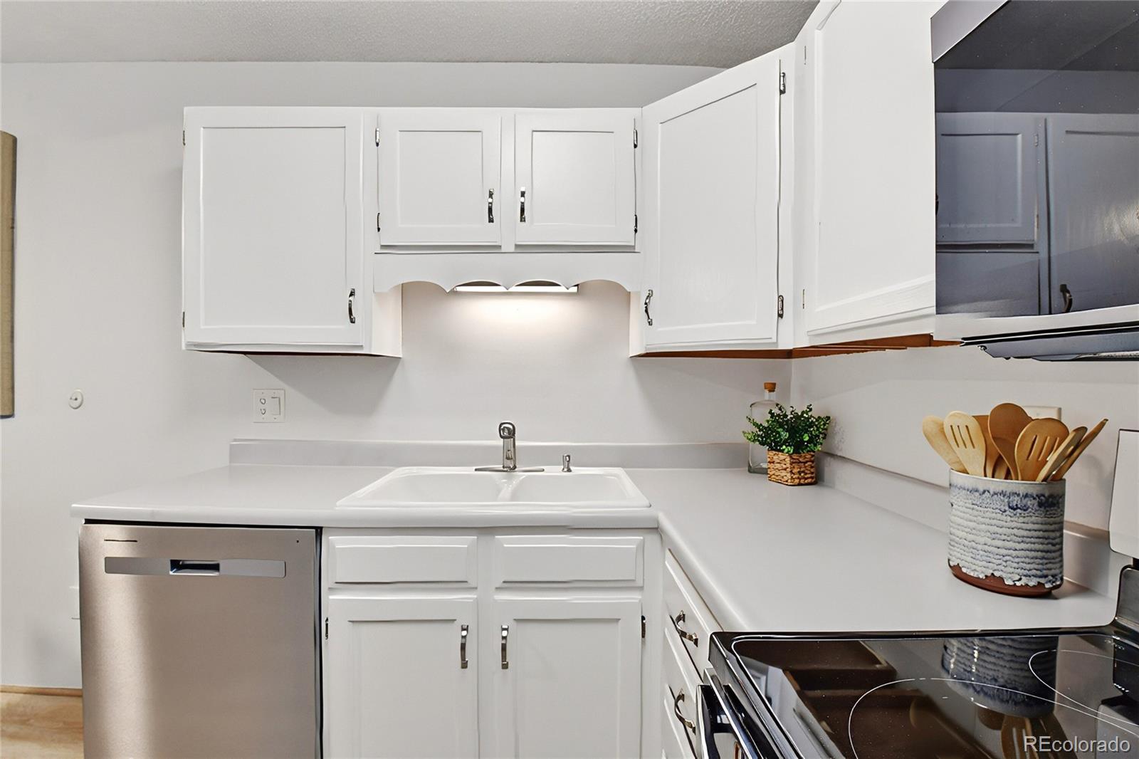 MLS Image #11 for 3124 s wheeling way,aurora, Colorado