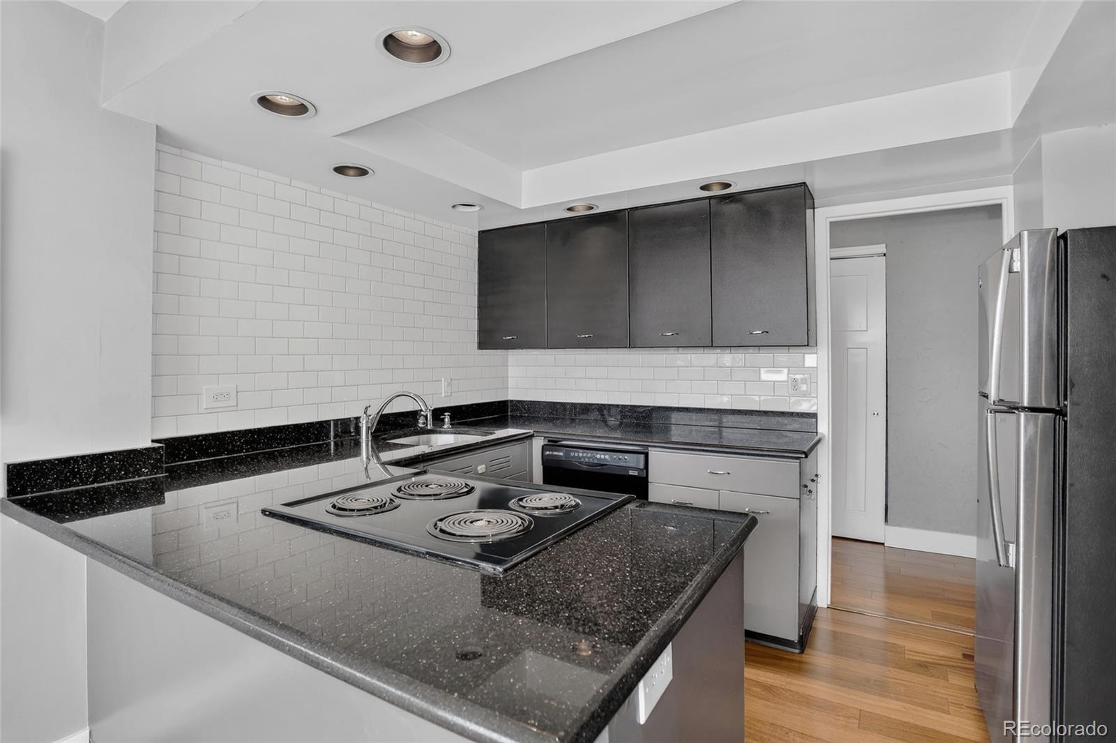 MLS Image #6 for 888 n logan street,denver, Colorado