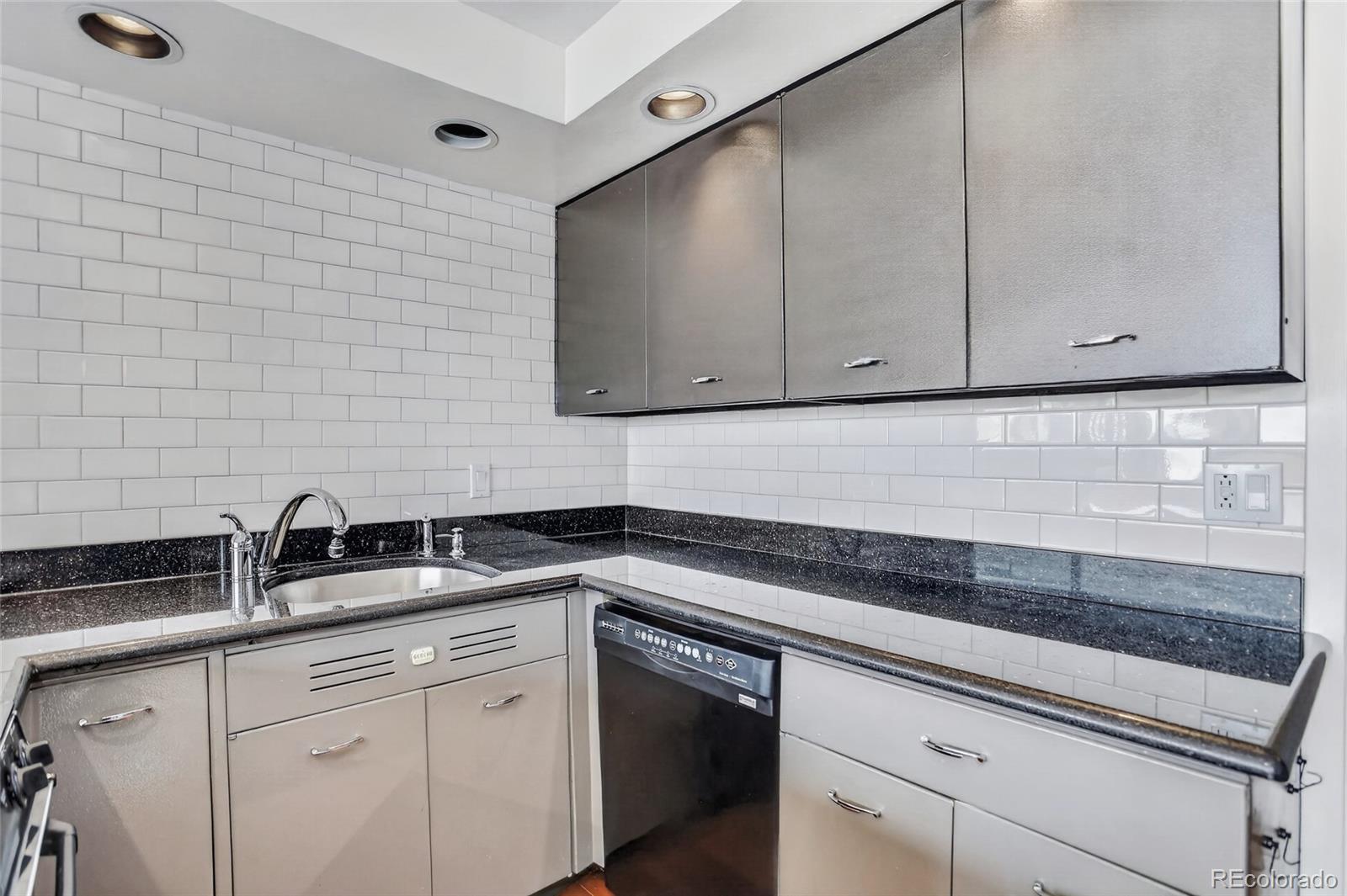 MLS Image #7 for 888 n logan street,denver, Colorado
