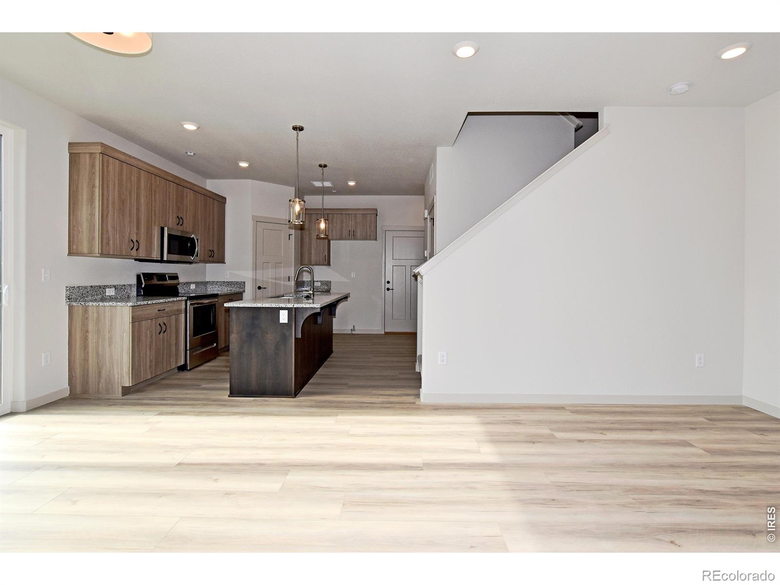 MLS Image #3 for 533 s 10th street,berthoud, Colorado