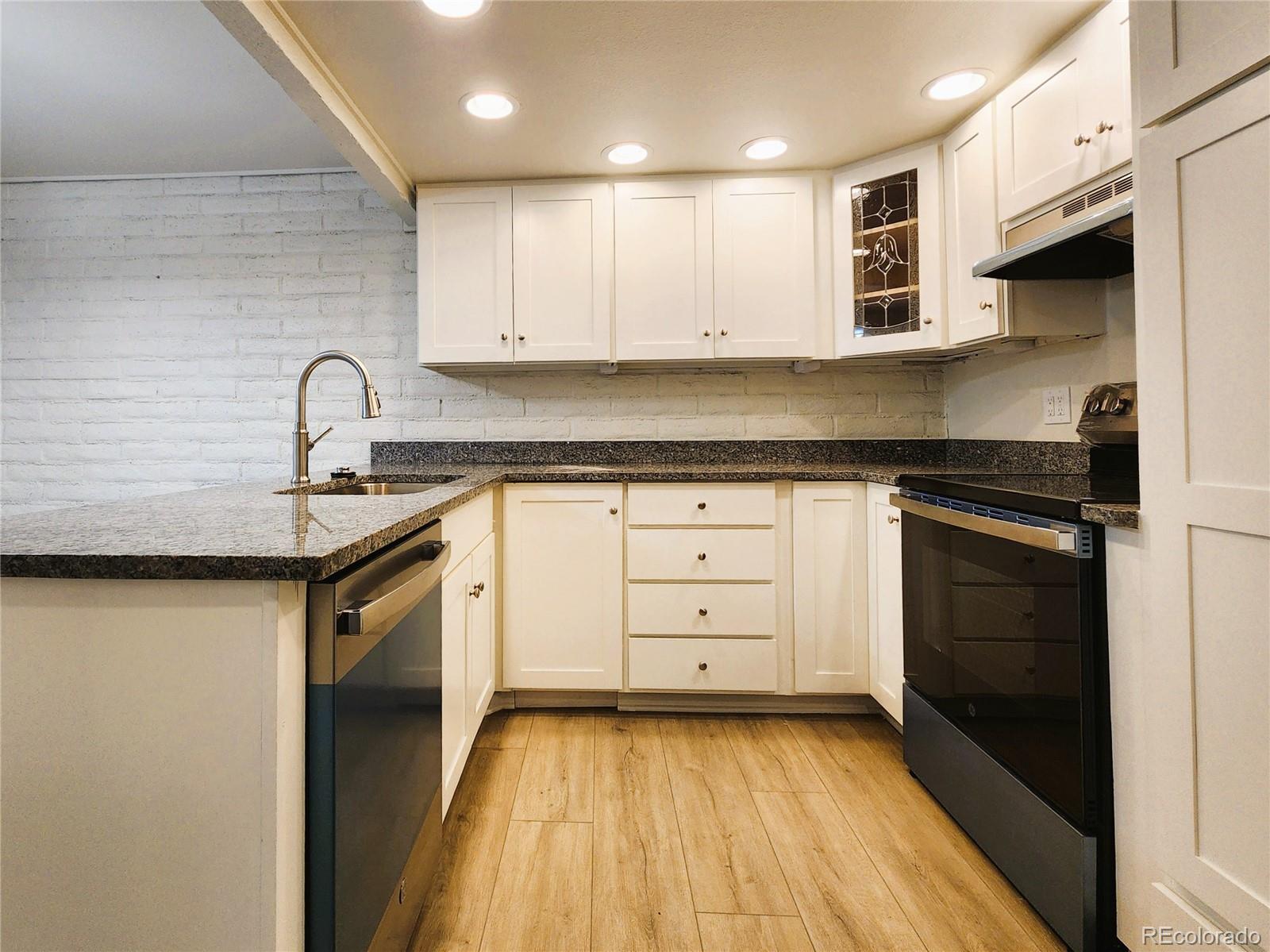 MLS Image #10 for 4640 s akron street,englewood, Colorado