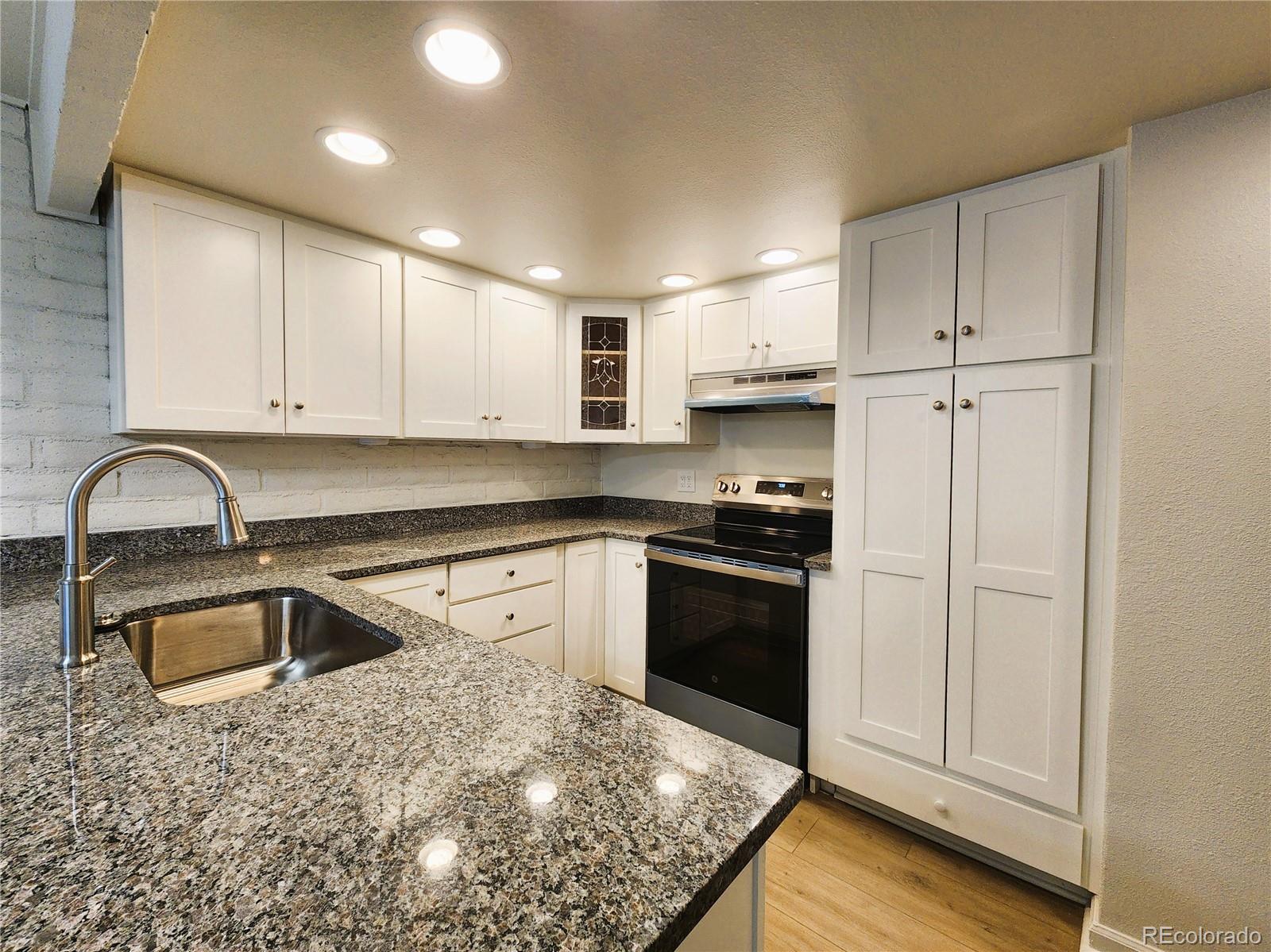 MLS Image #9 for 4640 s akron street,englewood, Colorado