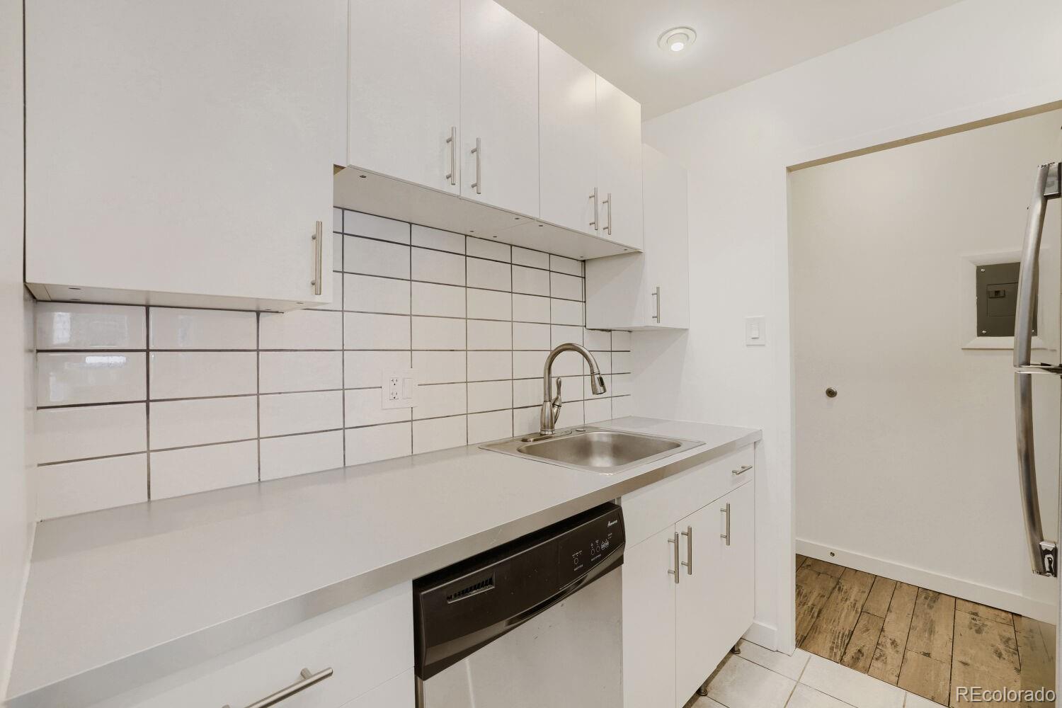 MLS Image #6 for 1111 n ash street,denver, Colorado