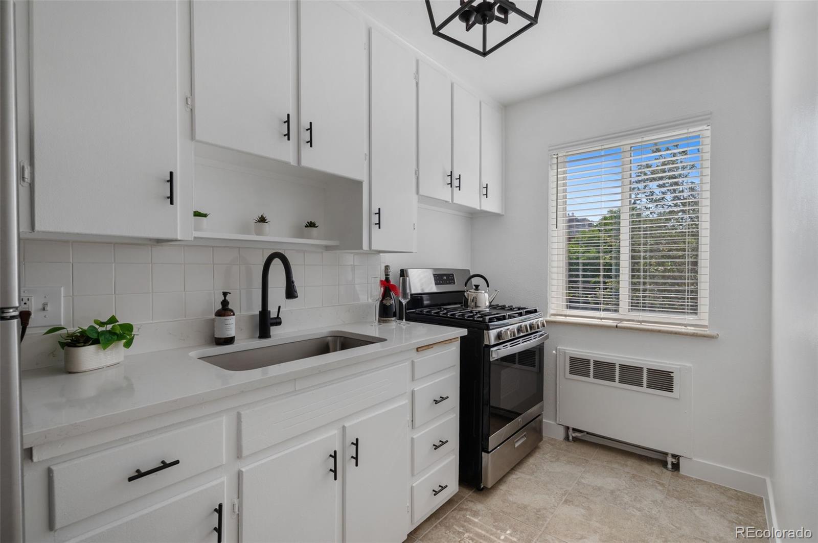 MLS Image #10 for 85 n grant street 38,denver, Colorado